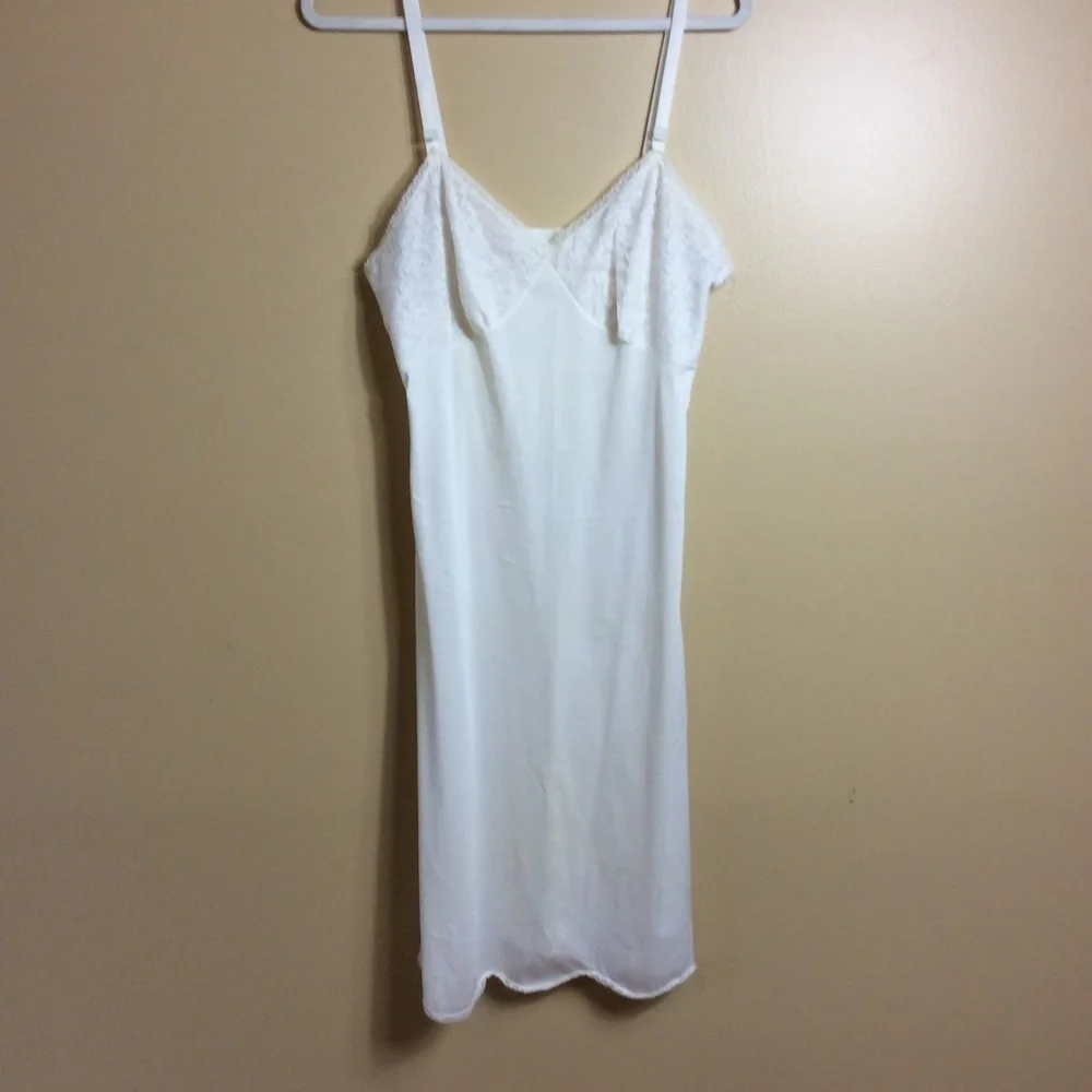 Vintage cream slip. Medium. - Picture 2 of 4